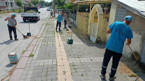 Kütahya'da Kaldırımlar Yenileniyor: Temizlik Seferberliği Sürüyor