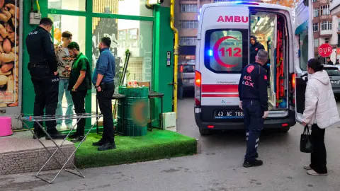 Kütahya'da berber dükkanında alacaklı borçlu makaslı sopalı kavga: 2 yaralı