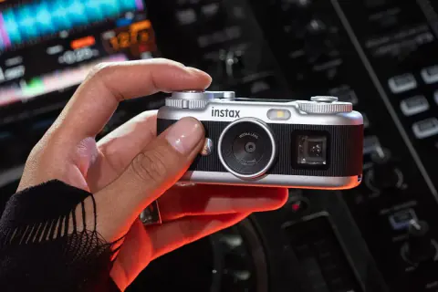 Fujifilm Instax Pal 2 duyuruldu: Ekranlı, viseörlü ve 169,95 dolardan başlayan fiyatla