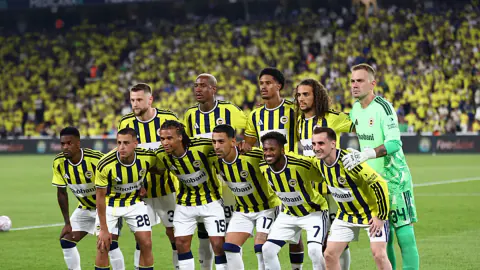 Fenerbahçe'den Sağ Bek Transferi Hamlesi: Amar Dedić İçin Planlar Netleşiyor