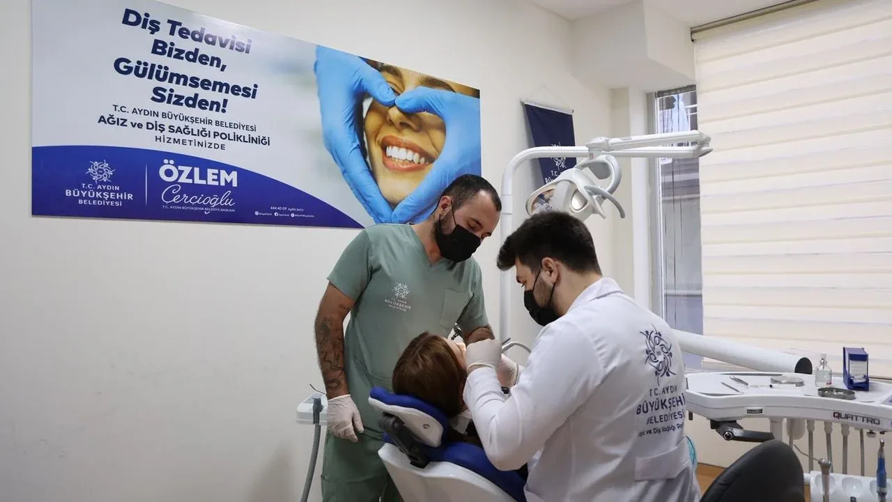 Aydın Büyükşehir Belediyesi'nden Diş Sağlığı Hizmetlerinde Ulaşım Desteği Aydın Büyükşehir Belediyesi'nden Diş Sağlığı Hizmetlerinde Ulaşım Desteği