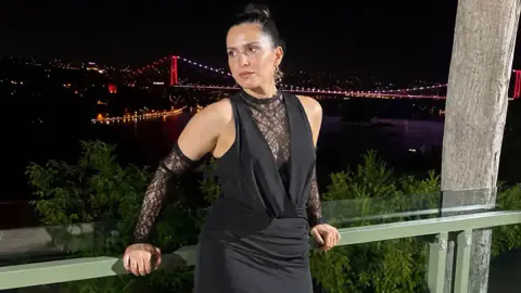 Galata'da Otel Terasından Düşen 22 Yaşındaki Aşçı Esmanur Polat Hayatını Kaybetti