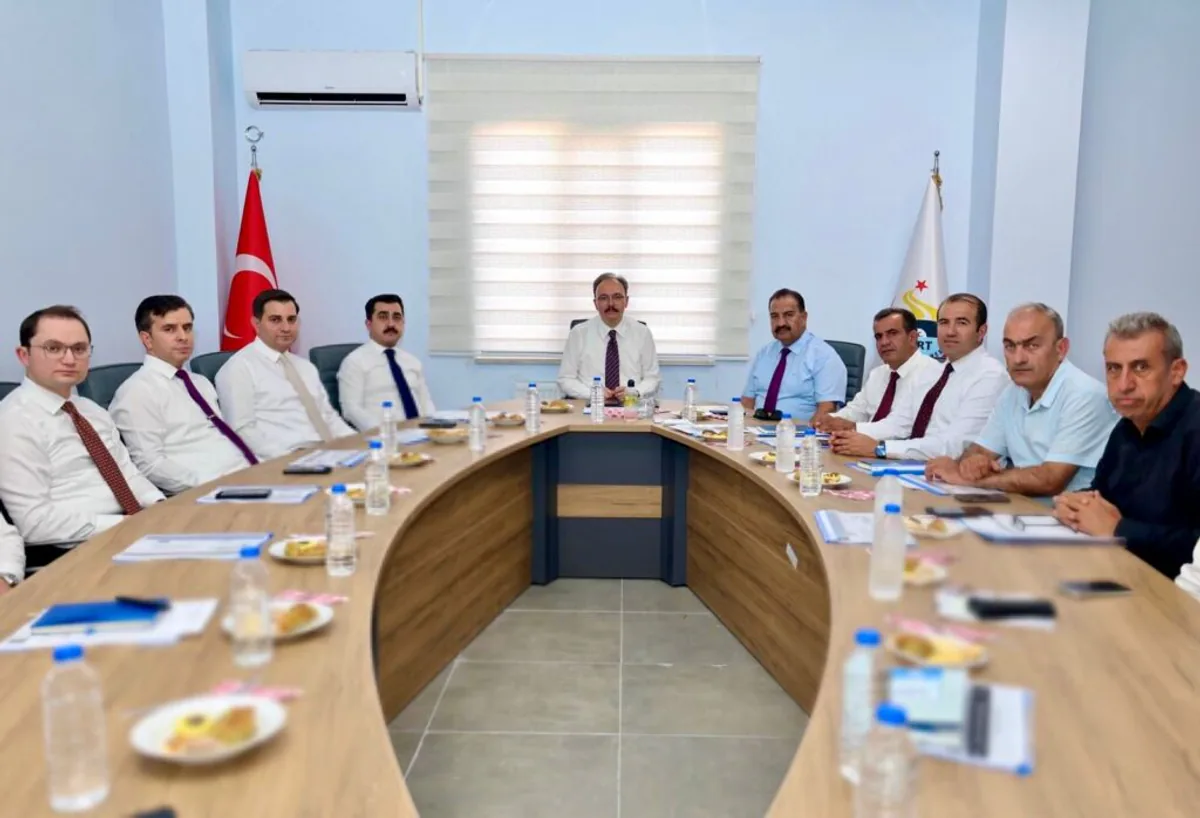 Siirt'te KÖYDES Yatırımları Değerlendirildi: Vali Kızılkaya 'Vatandaş Memnuniyeti Öncelik' Siirt'te KÖYDES Yatırımları Değerlendirildi: Vali Kızılkaya 'Vatandaş Memnuniyeti Öncelik'