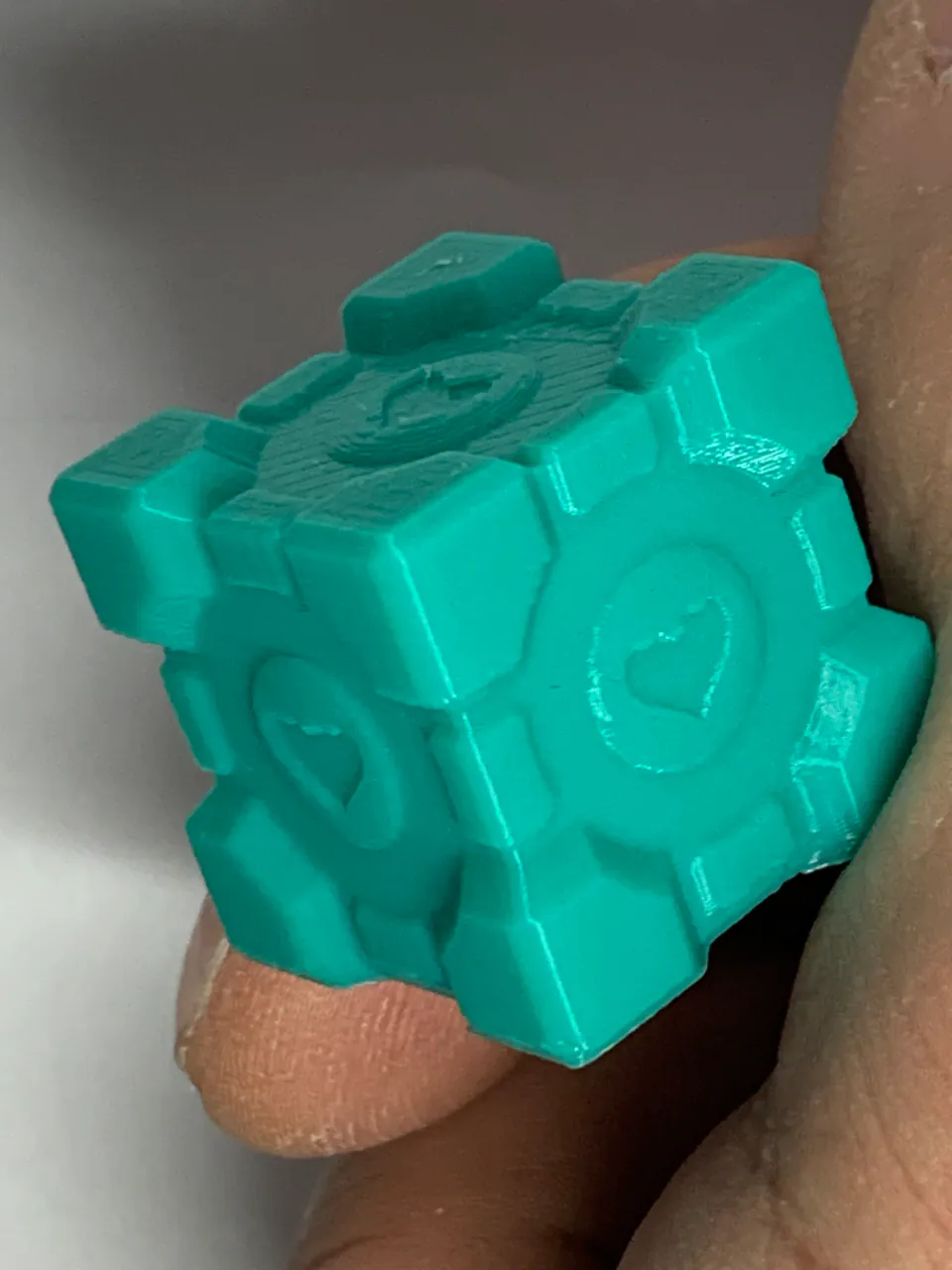 Telif Hakları Engeli: dbrand, Valve'ın Companion Cube Projesini Durdurdu görseli