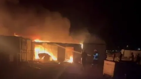 Adıyaman'da işçi konteynerlerinde yangın: İtfaiye müdahalesiyle kontrol altına alındı