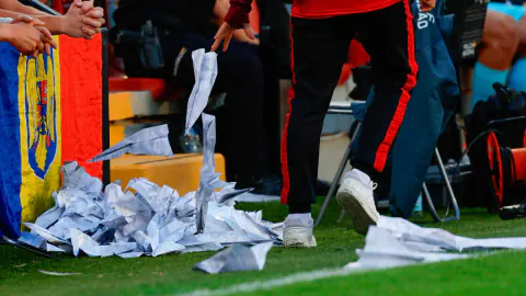 Rayo Vallecano - Athletic Maçı İptal: Tribünler Sahaya Yüklendi, Polis 'Oynamayın' Dedi