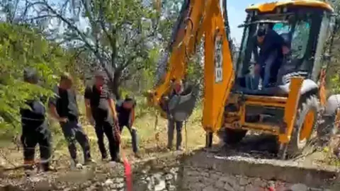 Malatya'da Sulama Havuzuna Düşen Gebe İnek İtfaiye Ekiplerince Kurtarıldı