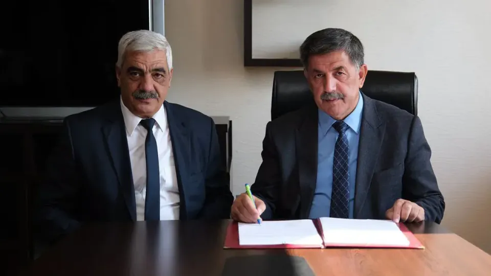 Erzincan'a 30 Bin Metrekare Tır Parkı: Protokol İmzalandı, Kent Trafiği ve Lojistik Rahatlayacak görseli