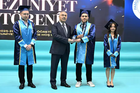 Vali Köşger'den PAÜ Mezunlarına Çağrı: 'Dünyayı Yeniden Ayağa Kaldıracak Olan Sizlersiniz'