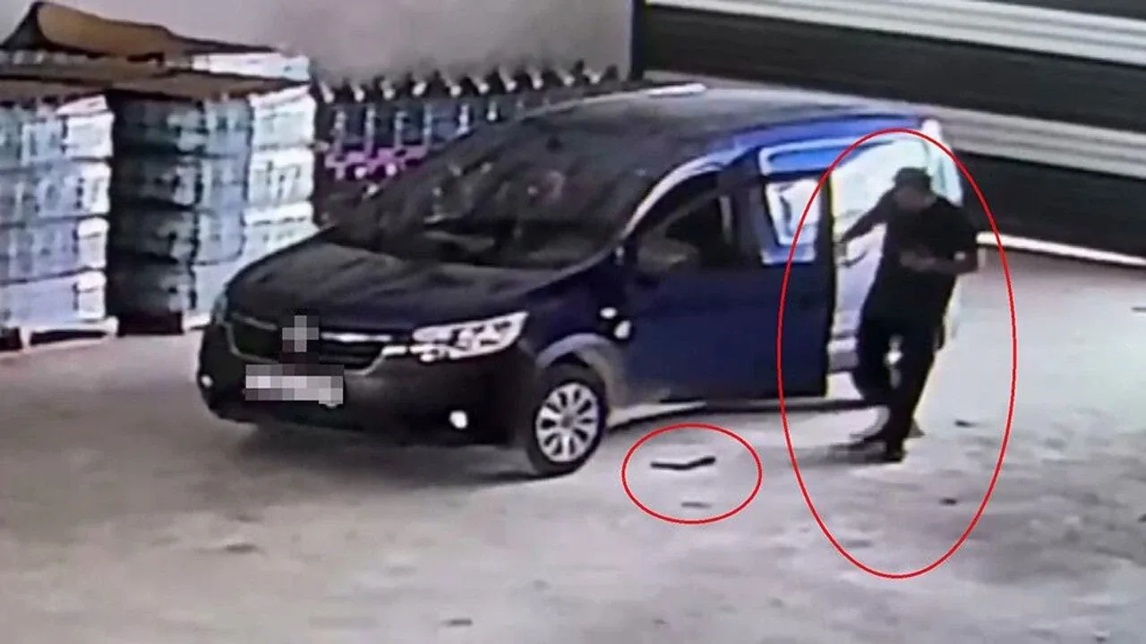 Hatay'da Sürpriz Misafir: Park Halindeki Araca Giren Yılan Panik Yarattı Hatay'da Sürpriz Misafir: Park Halindeki Araca Giren Yılan Panik Yarattı