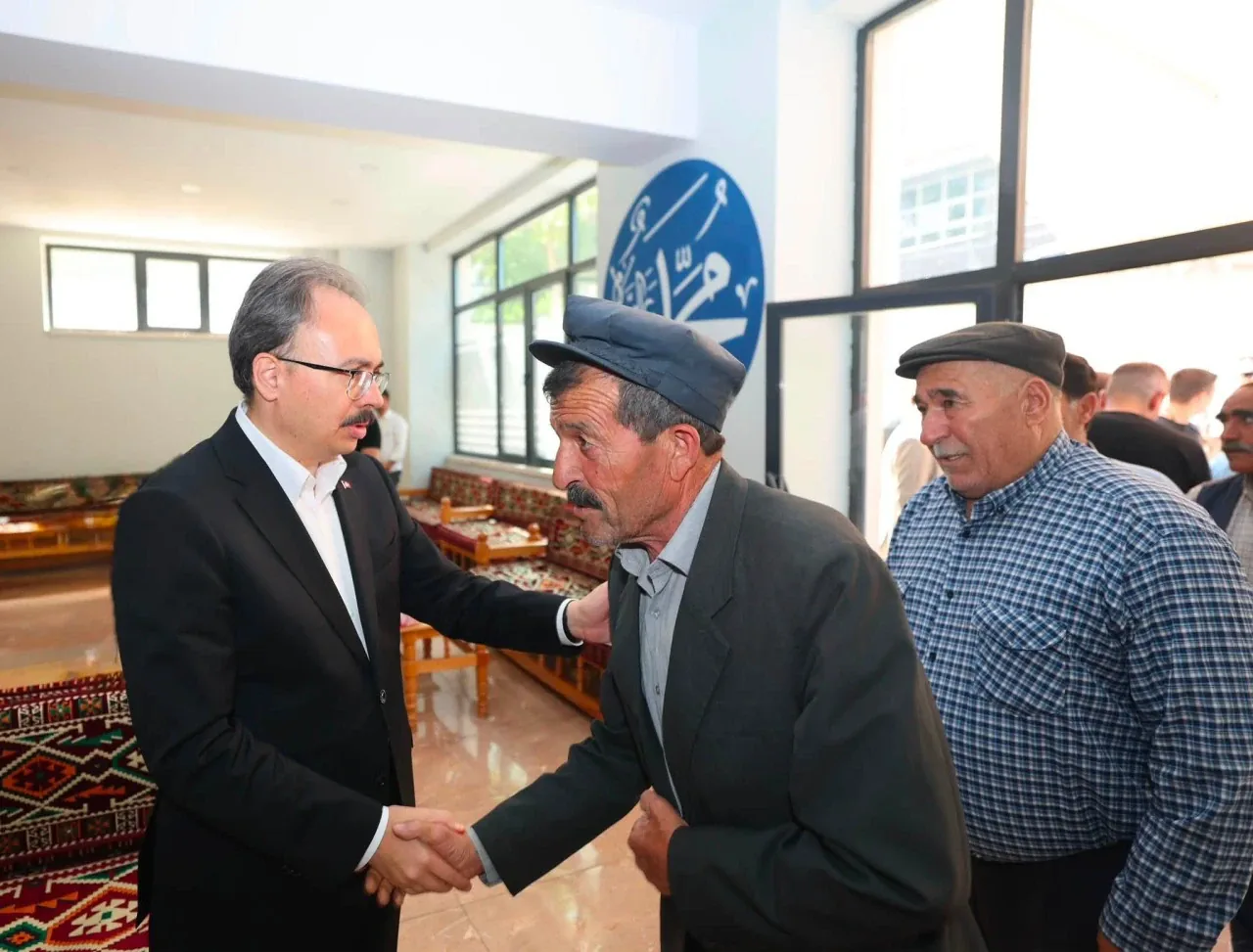 Siirt Valisi Dr. Kemal Kızılkaya Taziyeleri Kabul Etti Siirt Valisi Dr. Kemal Kızılkaya Taziyeleri Kabul Etti