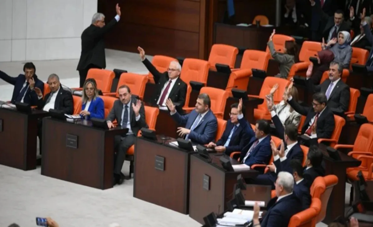 CHP’de fon krizi derinleşiyor: Özgür Özel ‘hesap ver’ çağrısıyla karşı karşıya CHP’de fon krizi derinleşiyor: Özgür Özel ‘hesap ver’ çağrısıyla karşı karşıya
