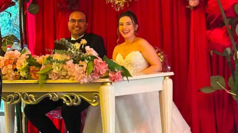 Dr. İpeksu Arun ve Dr. Cem Karaca Görkemli Bir Törenle Evlendi