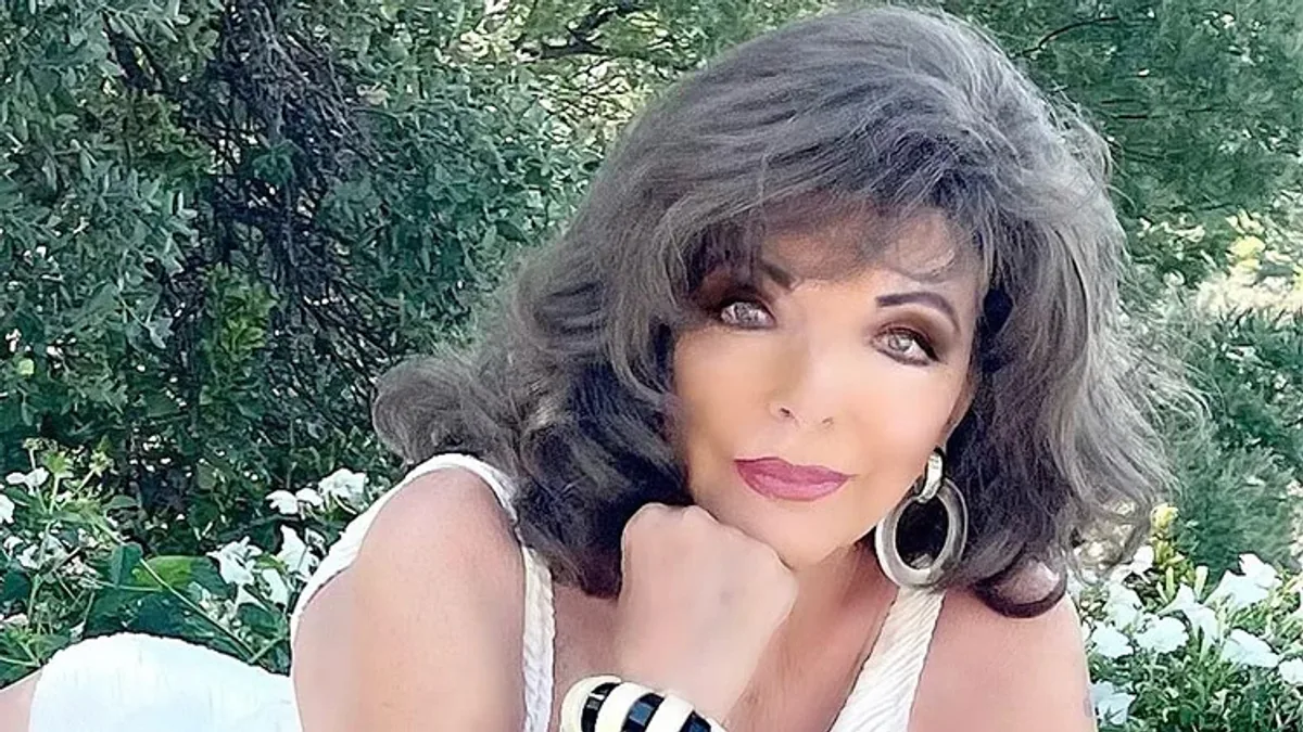93 Yaşındaki Joan Collins'ten Gençlik Sırrı: 'Hayatı Seviyorum' 93 Yaşındaki Joan Collins'ten Gençlik Sırrı: 'Hayatı Seviyorum'