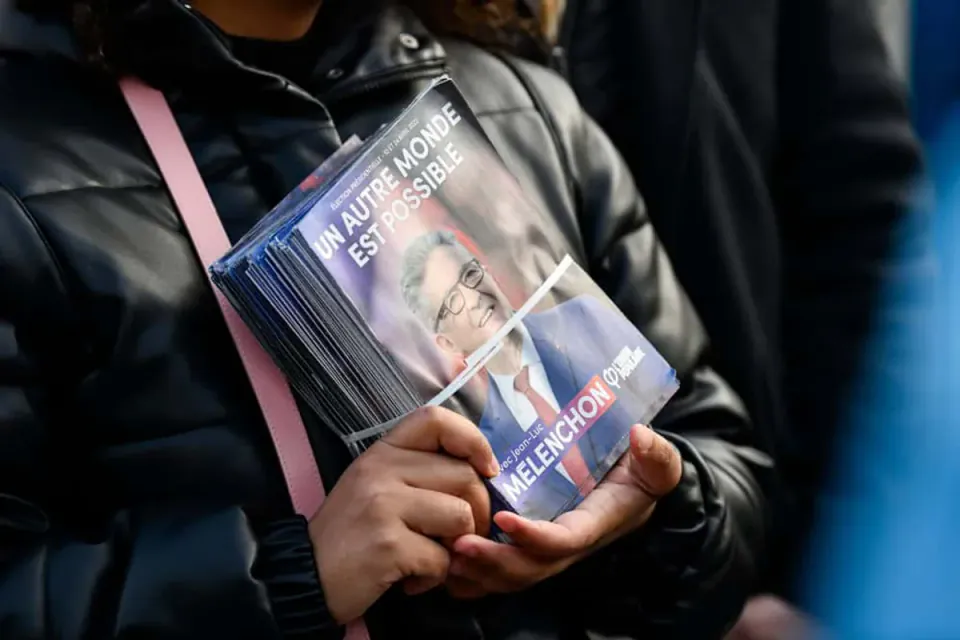 Fransa'da Siyasi Kırılma: Boyun Eğmeyen Fransa ve Mélenchon'un Hedefleri görseli