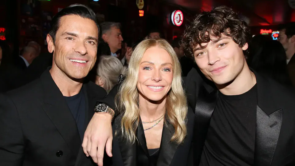 Kelly Ripa ve Mark Consuelos'un oğlu Joaquin, ilk model kampanyasıyla podium başlangıcı yaptı görseli