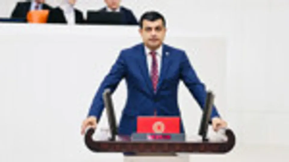 CHP'li Deniz Demir'den Ahmet Telli'nin cenazesindeki çelenk krizine sert tepki görseli