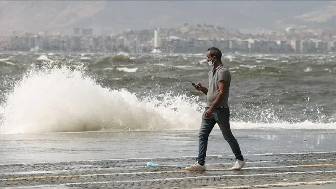 İzmir'e Poyraz Fırtınası Geliyor: Meteoroloji'den Sarı Kodlu Uyarı İzmir'e Poyraz Fırtınası Geliyor: Meteoroloji'den Sarı Kodlu Uyarı