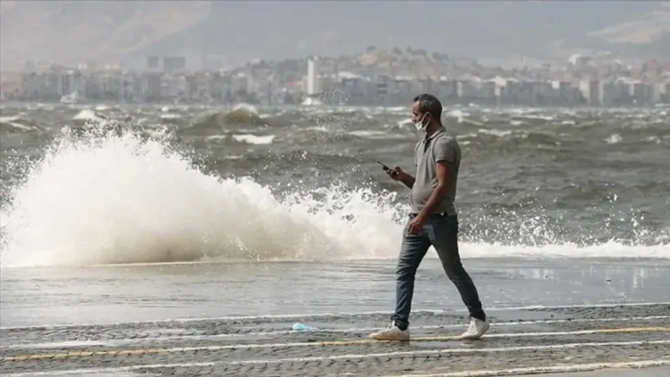 İzmir'e Poyraz Fırtınası Geliyor: Meteoroloji'den Sarı Kodlu Uyarı görseli