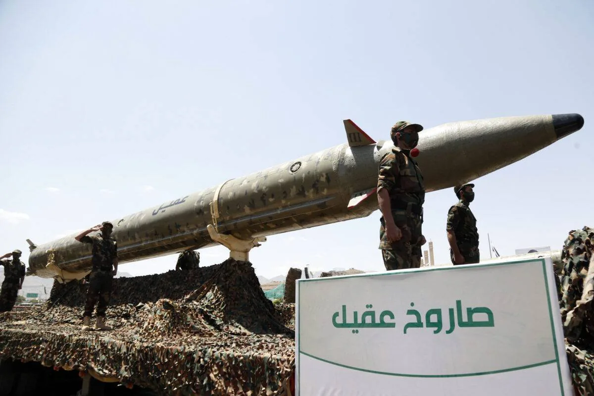 Yemen'den Fırlatılan Balistik Füze Yörüngeden Saptı: Issız Bölgeye Düştü Yemen'den Fırlatılan Balistik Füze Yörüngeden Saptı: Issız Bölgeye Düştü
