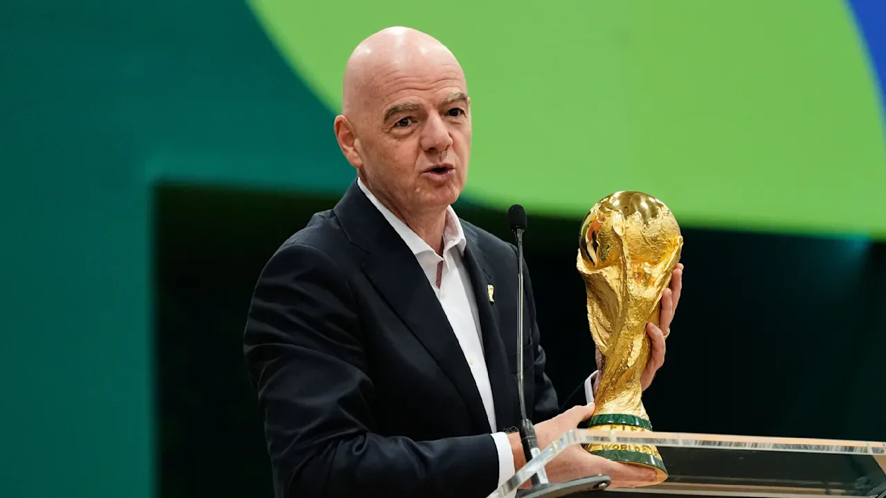 FIFA Başkanı Infantino'dan Üye Federasyonlara 10 Milyar Dolarlık Teklif FIFA Başkanı Infantino'dan Üye Federasyonlara 10 Milyar Dolarlık Teklif