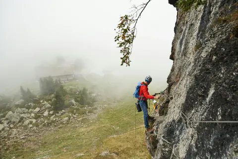 Zirvelere Güvenli Geçiş: Via Ferrata ve Klettersteig Rehberi