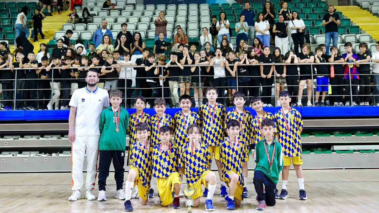 Muğla Teknoloji Koleji'nden Bütüncül Eğitim Hamlesi: Spor ve Sanatla Gelen Başarı Muğla Teknoloji Koleji'nden Bütüncül Eğitim Hamlesi: Spor ve Sanatla Gelen Başarı