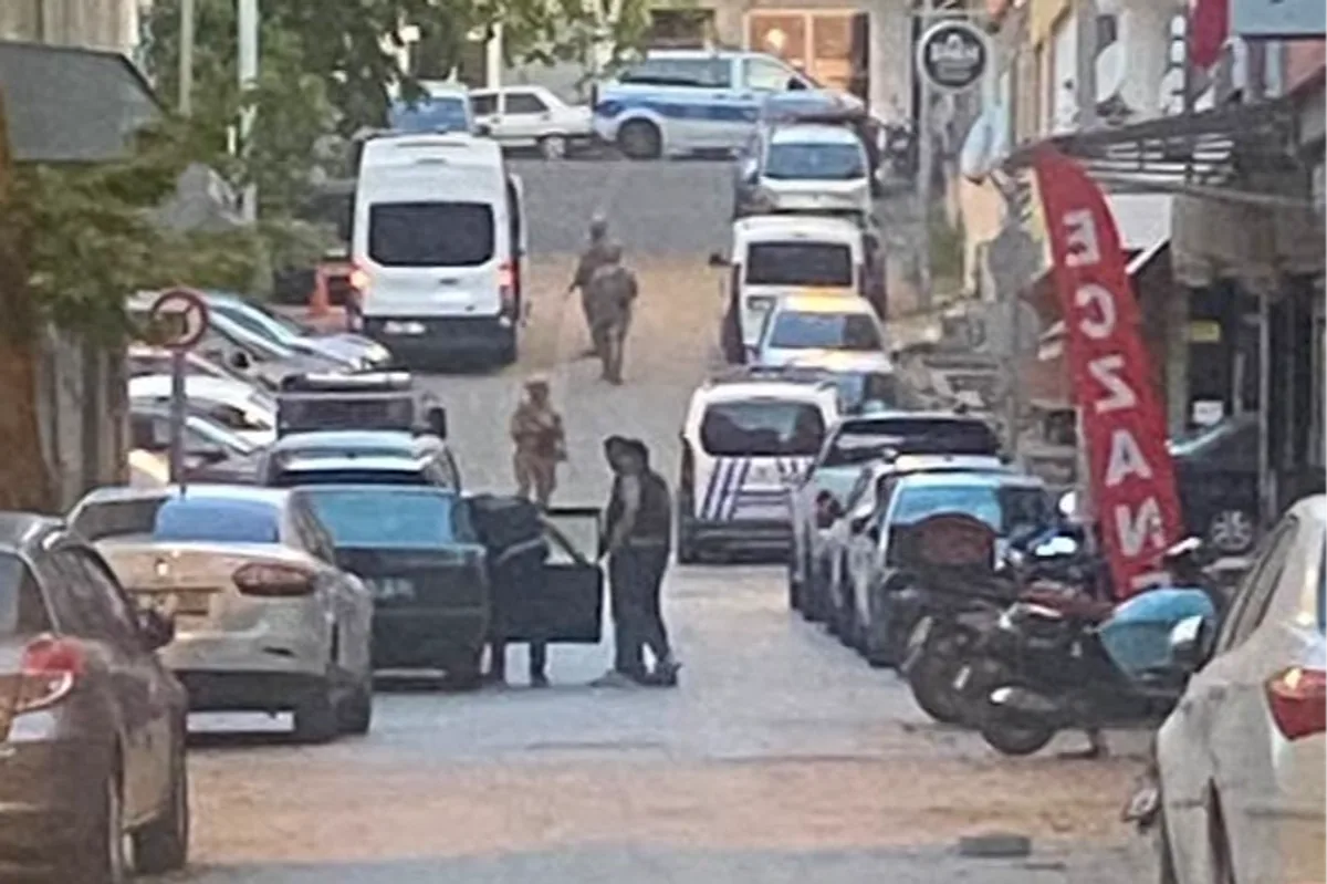 4 İlde Helikopter Destekli Narkotik Operasyonu: 52 Şüpheli Hedefte 4 İlde Helikopter Destekli Narkotik Operasyonu: 52 Şüpheli Hedefte