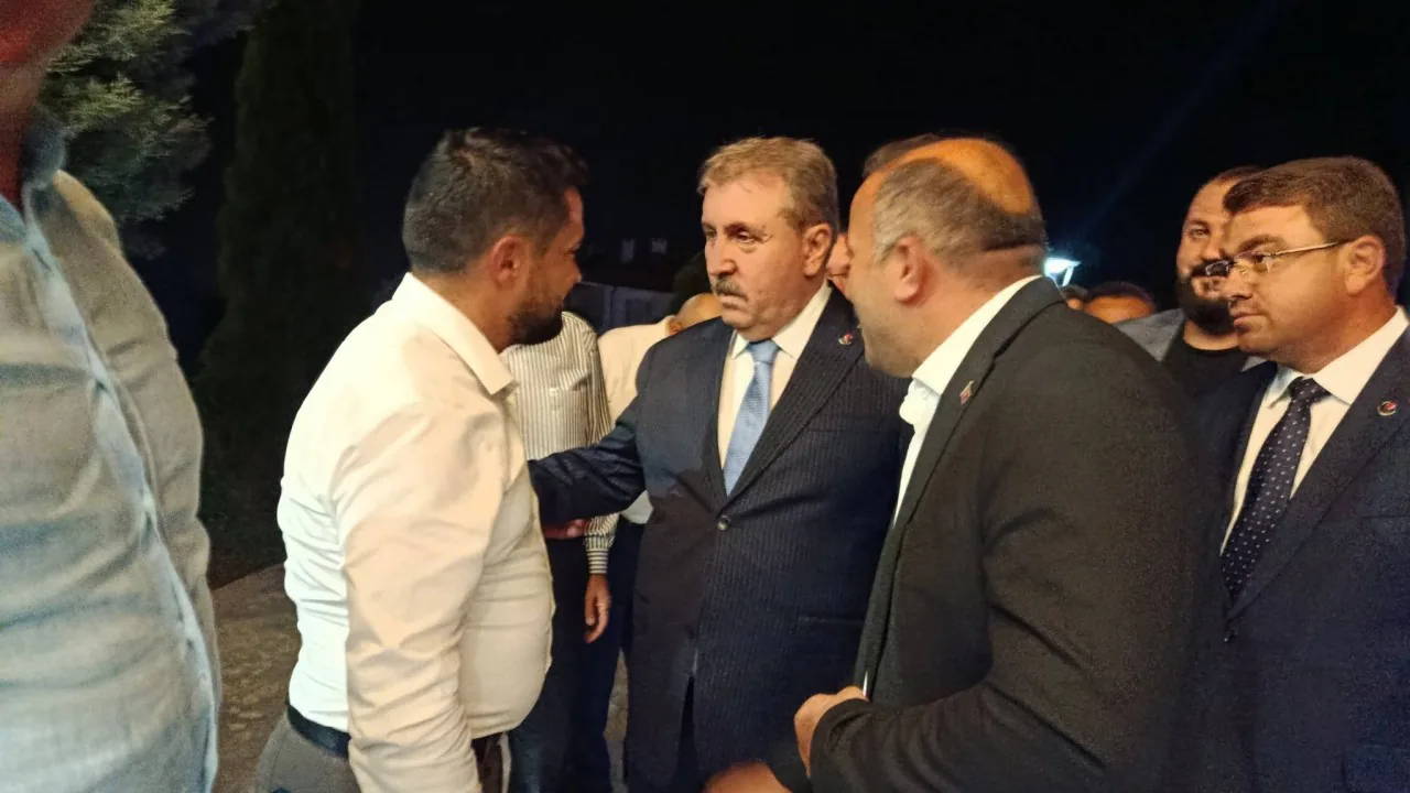 Halkapınar 12. Kiraz Festivali'nde Büyük Coşku: Mustafa Destici Katıldı Halkapınar 12. Kiraz Festivali'nde Büyük Coşku: Mustafa Destici Katıldı