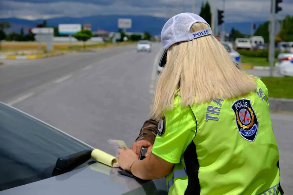 Düzce'de dev trafik operasyonu: 154 araç trafikten men edildi görseli