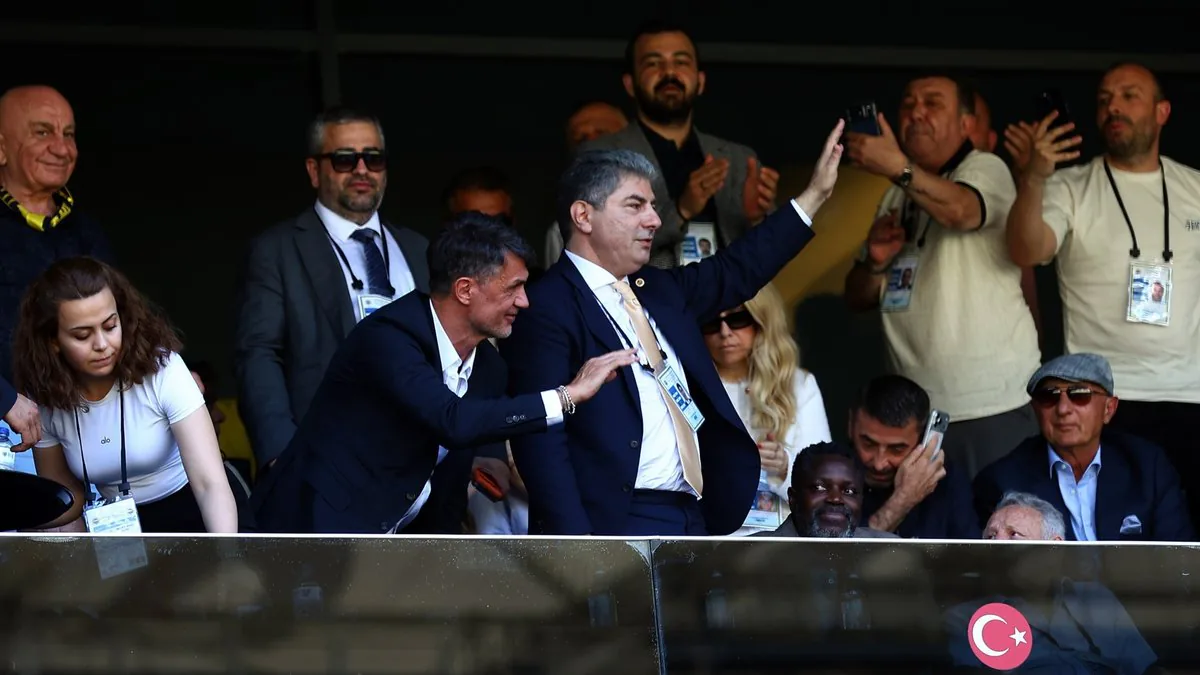 Fenerbahçe'de Maldini'den Dev Hamle: 3 Yıldız İsim İçin Görüşmeler Başladı Fenerbahçe'de Maldini'den Dev Hamle: 3 Yıldız İsim İçin Görüşmeler Başladı