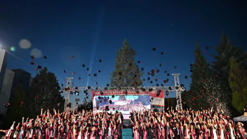 Manisa'da Geleceğin Hekimleri Göreve Başladı: MCBÜ'de Gurur Günü Manisa'da Geleceğin Hekimleri Göreve Başladı: MCBÜ'de Gurur Günü