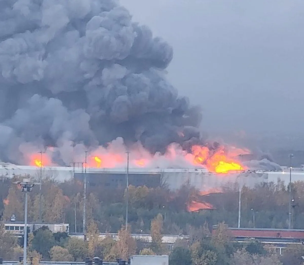 Ukrayna, St. Petersburg'i vurdu: Rus dev Ozon'a ait depo hedef alındı Ukrayna, St. Petersburg'i vurdu: Rus dev Ozon'a ait depo hedef alındı