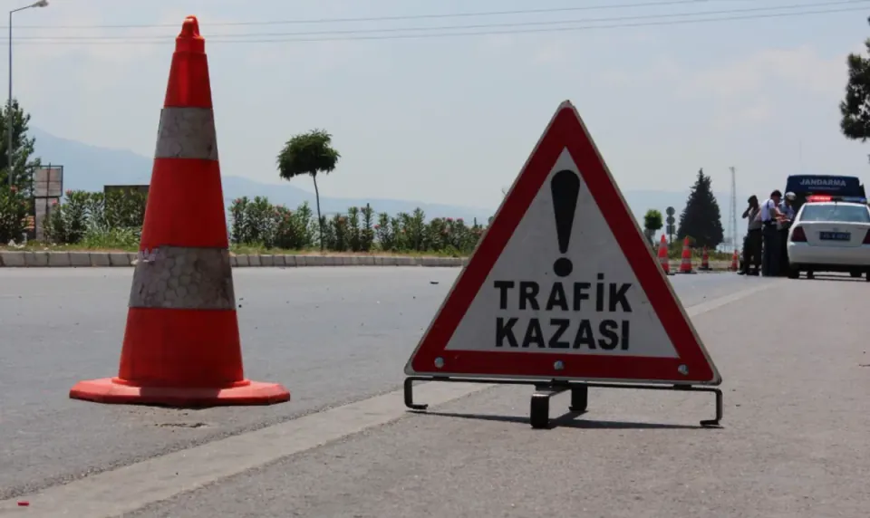 Niğde Bor'da feci trafik kazası: Motosikletli 2 genç öldü, 1 ağır yaralı görseli