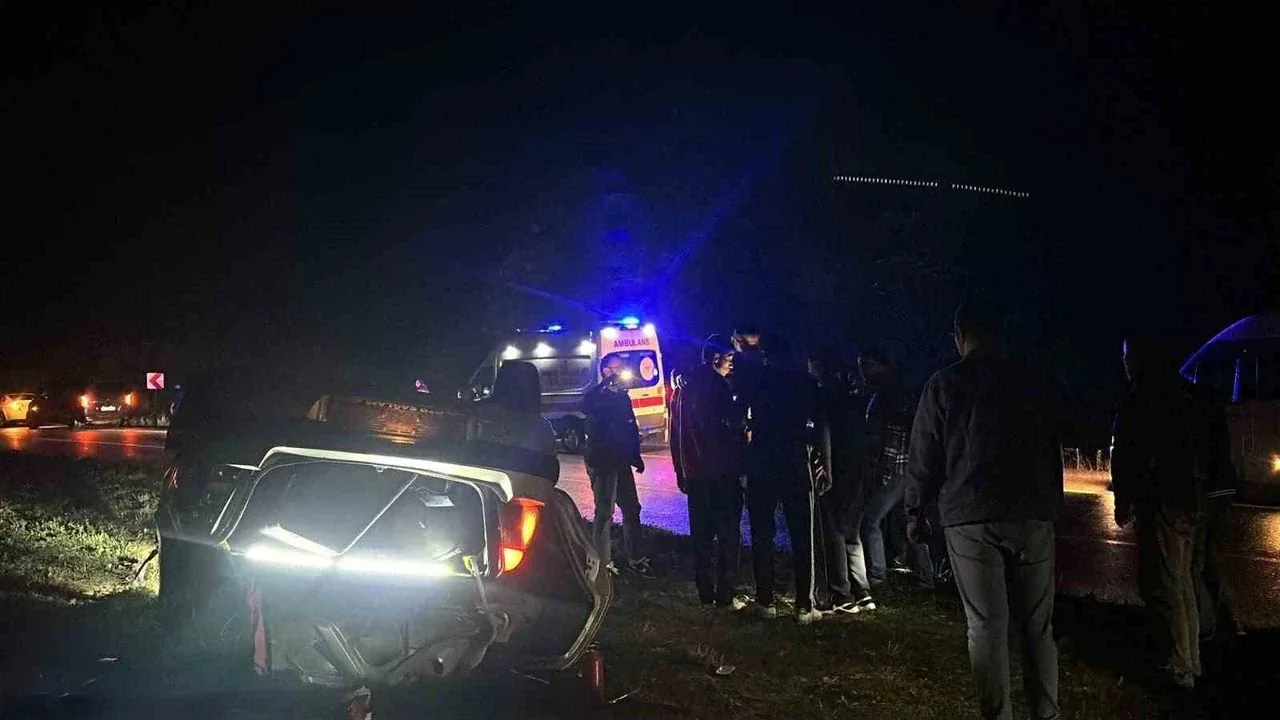 Zonguldak-Ankara yolunda araç takla attı: 2 yaralı Zonguldak-Ankara yolunda araç takla attı: 2 yaralı