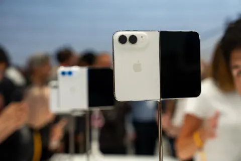 Apple iPhone Duo Katlanabilir Telefon: Pasaport Tasarımı ve 1.999 Dolar Etiketiyle Geliyor