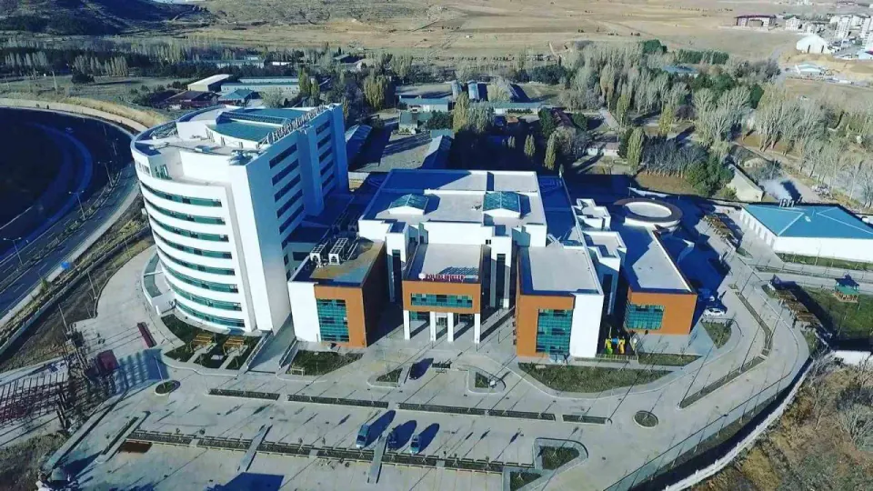 Bayburt Devlet Hastanesi'nde yarın çocuk hastalara mesai dışı hizmet görseli