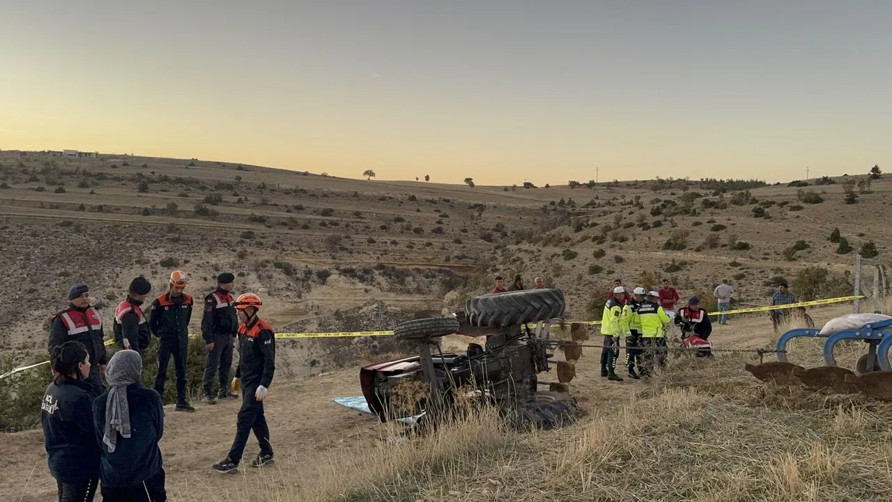 Traktör devrilme kazasında sürücü hayatını kaybetti Traktör devrilme kazasında sürücü hayatını kaybetti