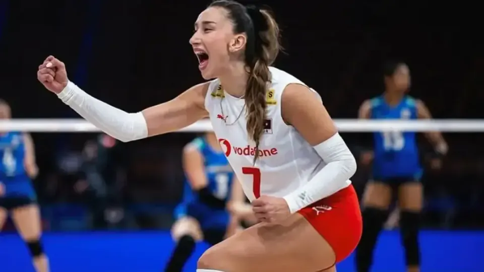 Fenerbahçe'nin Yıldızları Bir Arada: Hande Baladın ve Onuralp Bitim Aşkı görseli