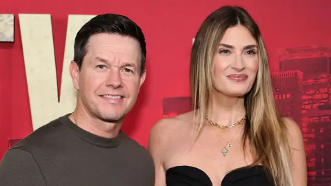 Mark Wahlberg'in oğlu boyuyla şaşırttı: Aile fotoğrafındaki dikkat çeken detay