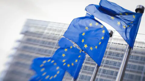 Euro Bölgesi Enflasyonu Beklentilerin Altına Düştü: AMB'nin Rotası Değişiyor mu?