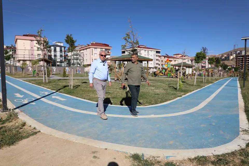 Bayburt Belediye Başkanı Memiş: Boş arsalar yeşil alan olacak, 2.500 metre bisiklet yolu hizmete girdi görseli