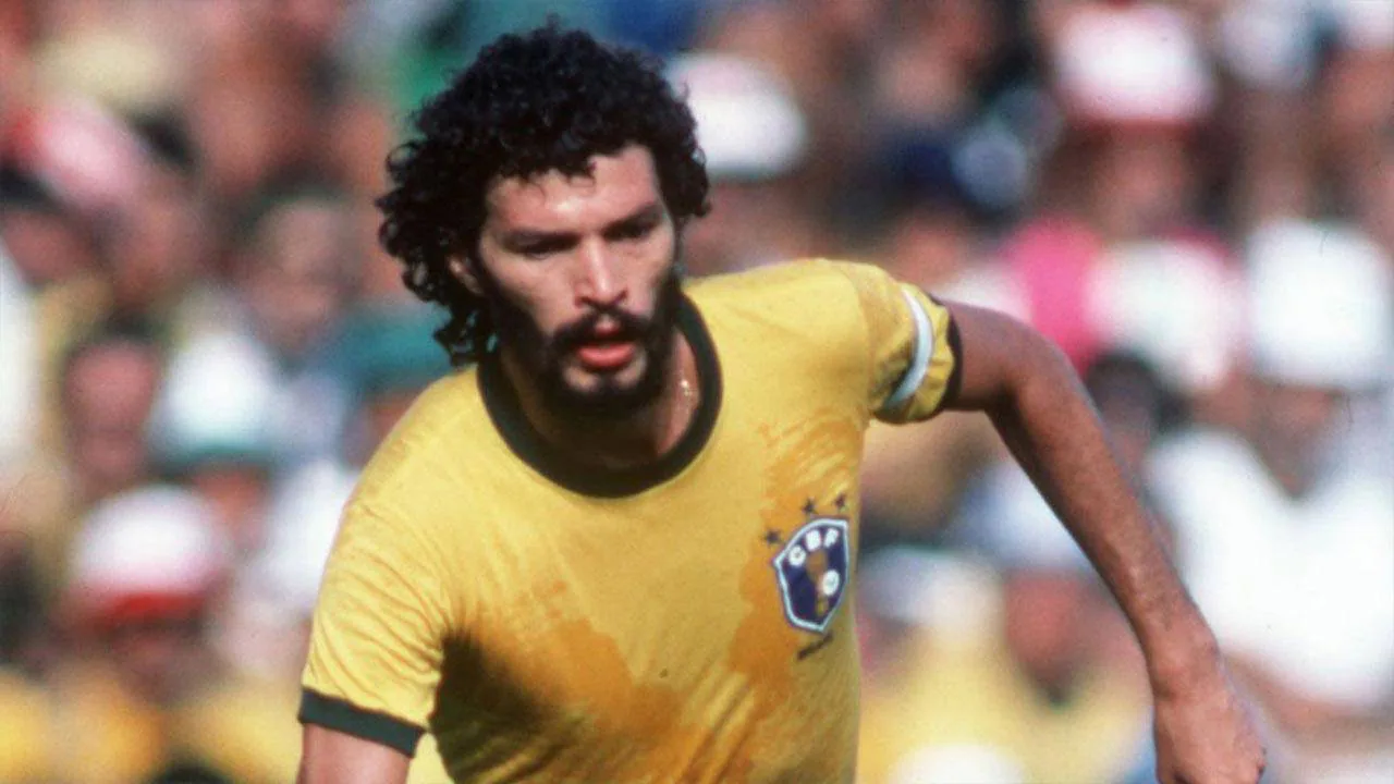 Sadece Bir Futbolcu Değil, Bir Devrimci: Doktor Socrates'in Unutulmaz Mirası Sadece Bir Futbolcu Değil, Bir Devrimci: Doktor Socrates'in Unutulmaz Mirası