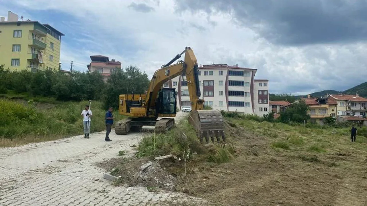 İskilip'e Yarı Olimpik Yüzme Havuzu: Dev Yatırımda İlk Kazma Vuruldu İskilip'e Yarı Olimpik Yüzme Havuzu: Dev Yatırımda İlk Kazma Vuruldu