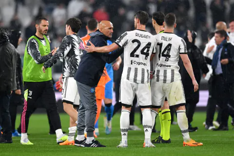 Juventus'un Kaleci Planında Sürpriz Değişim: Emiliano Martinez Geriledi