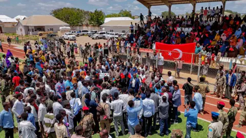 Somali'de binlerce kişi Türkiye'ye teşekkür için sokaklara döküldü: "Kardeşliğimiz daim"