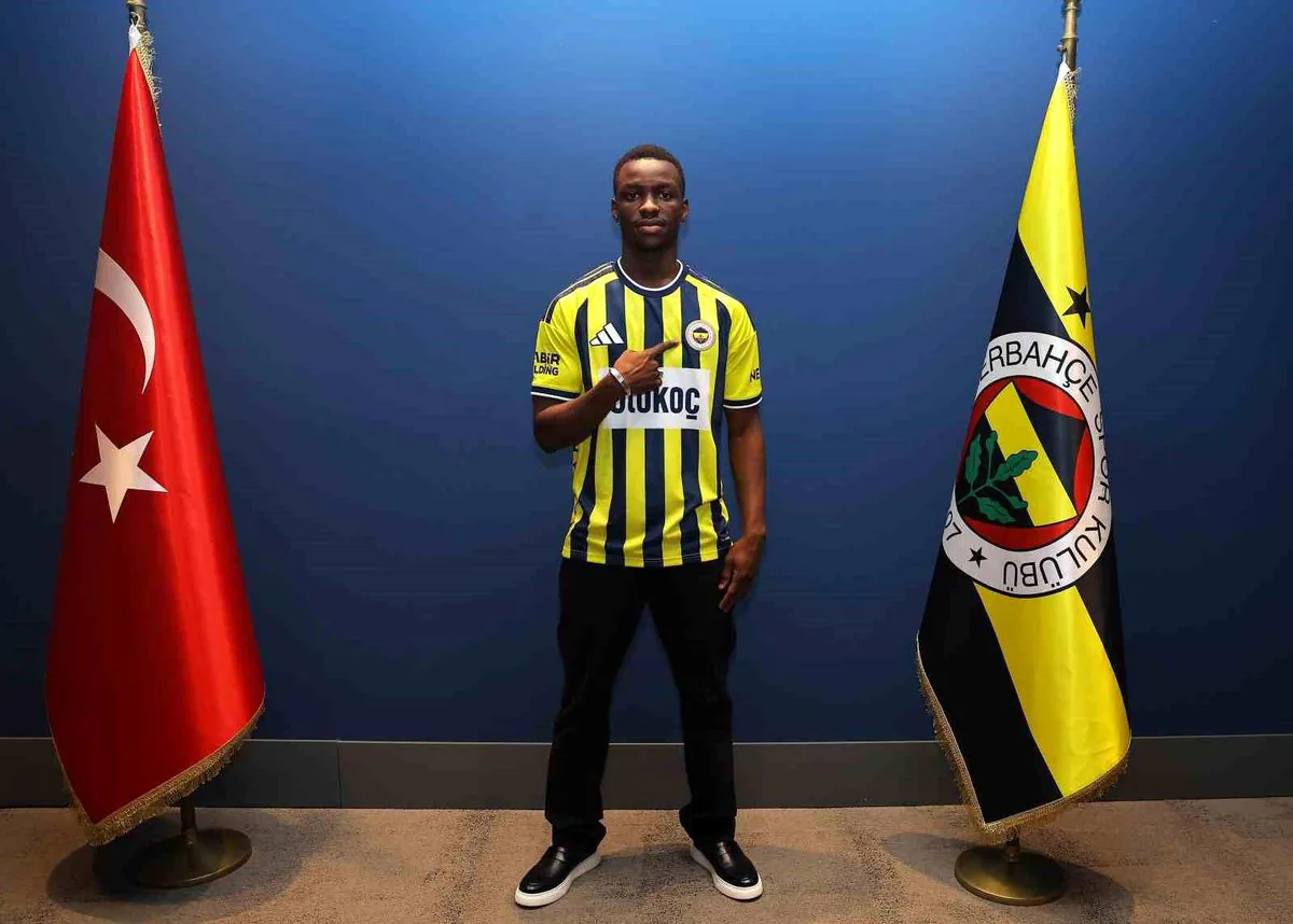 Fenerbahçe'den Geleceğe Yatırım: Amara Diouf ile 5 Yıllık İmza Fenerbahçe'den Geleceğe Yatırım: Amara Diouf ile 5 Yıllık İmza