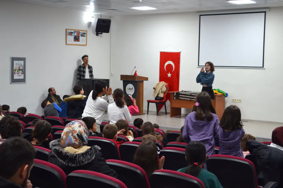 Muş'ta Koruma Altındaki Çocuklara Hizmet Seferberliği görseli