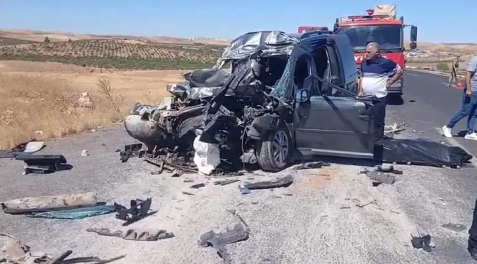 Şanlıurfa'da trafik kazasında ölü sayısı 5'e yükseldi: Hafif ticari kamyona girdi görseli