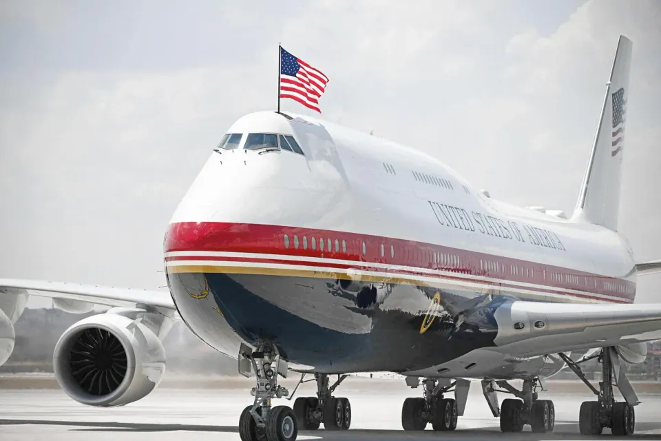 Uçan Beyaz Saray'da Maksimum Güvenlik: Trump'ın Hava Kalkanı görseli
